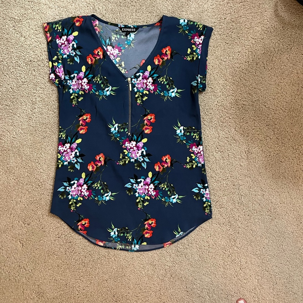 Express. Silly top.